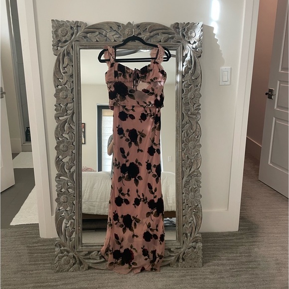 GRACIELA 
DUSTY PINK DEVORE TOP and IMAAN 
DUSTY PINK DEVORE MAXI SKIRT - Picture 6 of 7